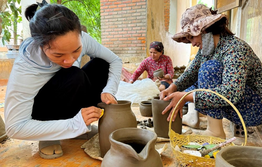 làng-gom-bau-truc-ninh-phuoc